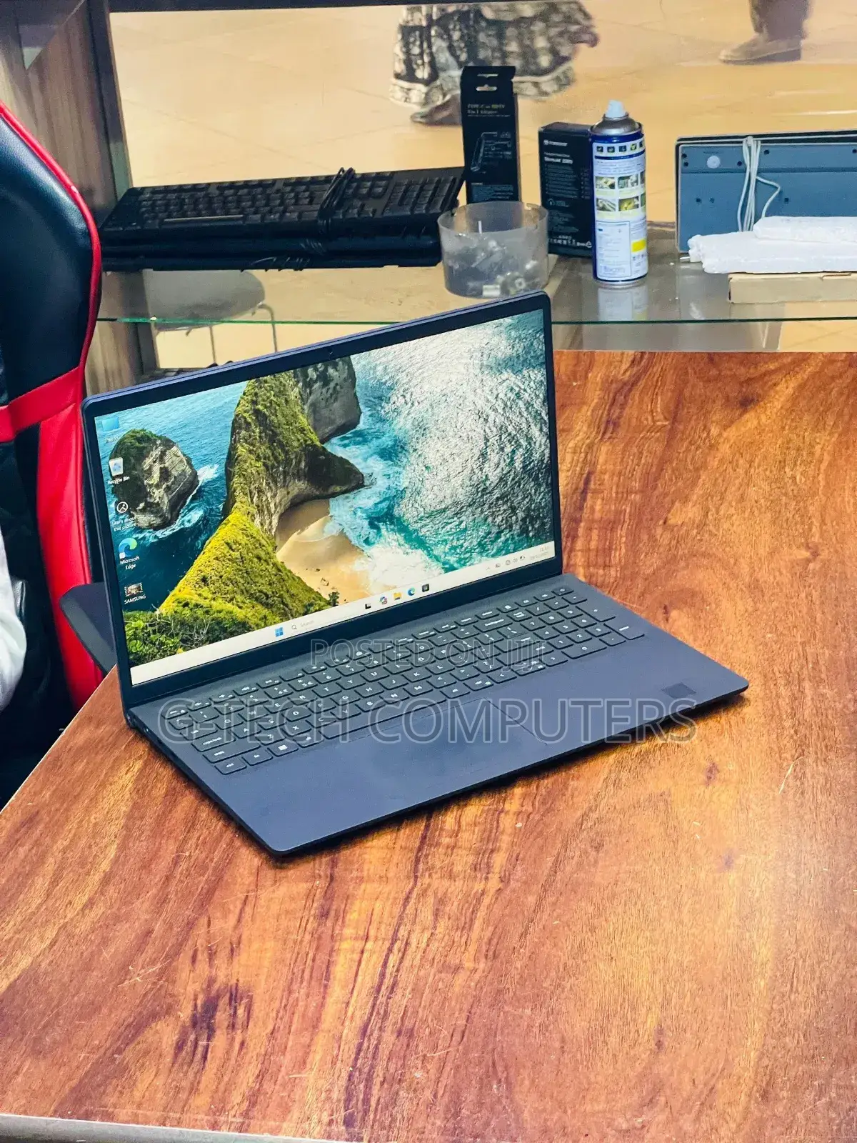 New Laptop Dell Vostro 3520 8GB Intel Core I5 HDD 500GB