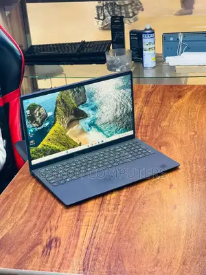 New Laptop Dell Vostro 3520 8GB Intel Core I5 HDD 500GB