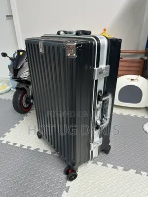 Small Size Classic Cabin Aluminium Suitcase - Black.