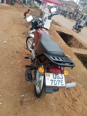 Bajaj Boxer 100 2025 Red