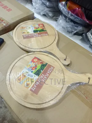 Wooden Pizza Serving Plates Medium Size.