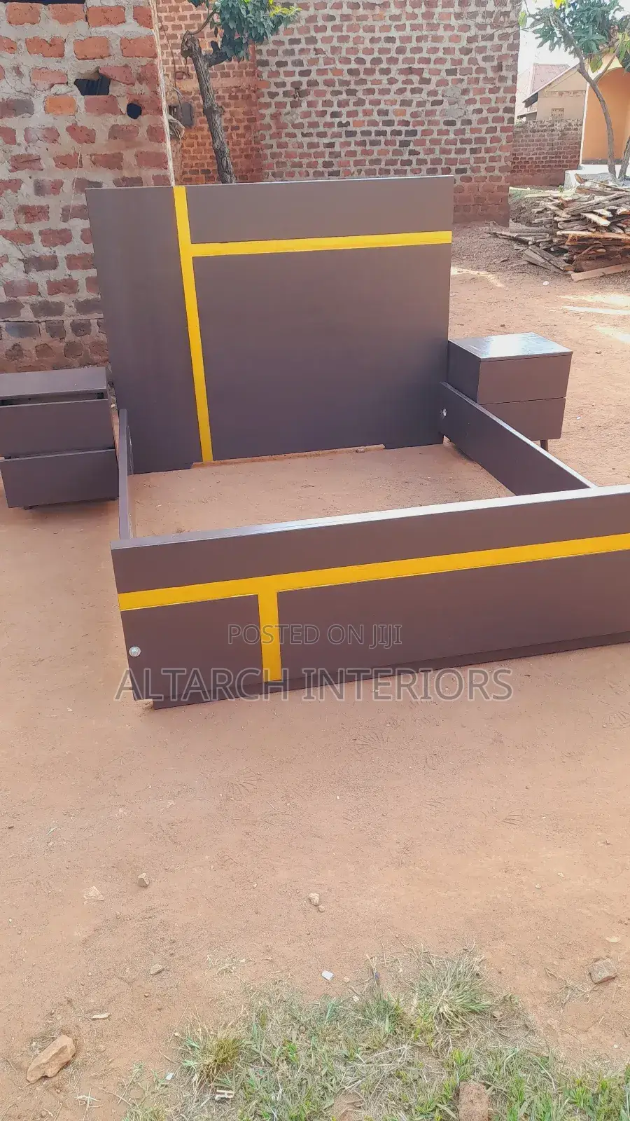 Simple Flat Bed With Bedside Drawers
