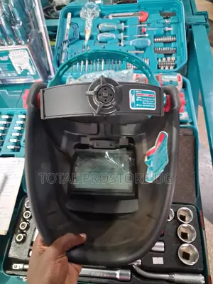 Auto-darkening Welding Helmet Viewing Area: 90x35mm