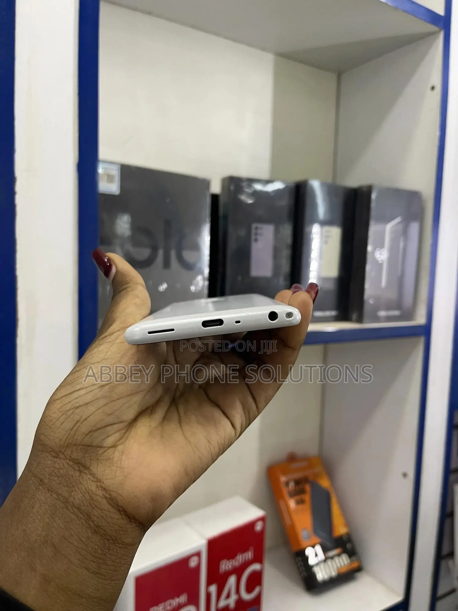 Fujitsu Arrows Be4 32 GB White
