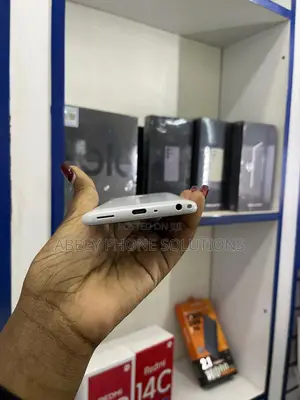 Fujitsu Arrows Be4 32 GB White