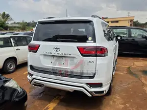 Toyota Land Cruiser 2024 White