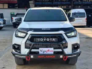 Toyota Hilux 2021 White