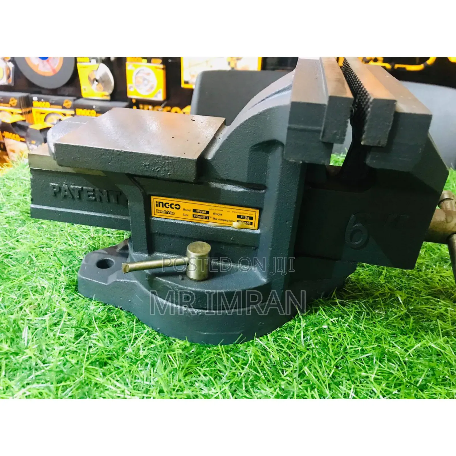 Heavy-duty Bench Vise With A Swivel Base And Anvil.
