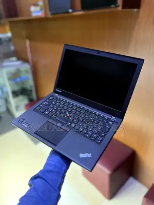 Laptop Lenovo ThinkPad X250 4GB Intel Core I5 HDD+SSD 500GB