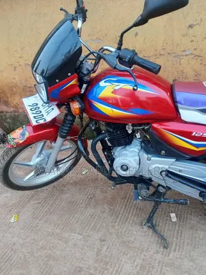 Bajaj Boxer 125 2025 Red