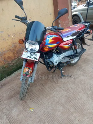 Bajaj Boxer 125 2025 Red