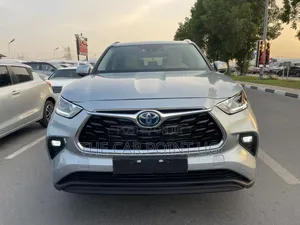 Toyota Kluger 2023 Silver