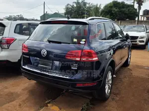 Volkswagen Touareg 2012 Blue