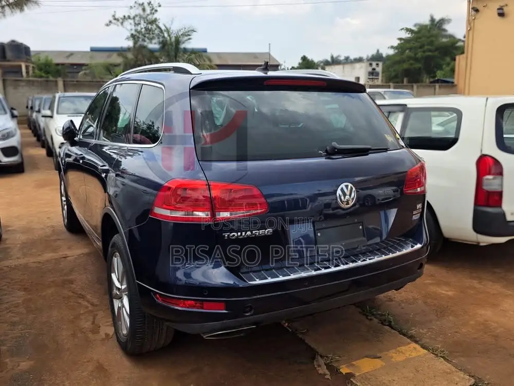 Volkswagen Touareg 2012 Blue
