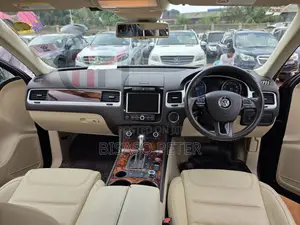 Volkswagen Touareg 2012 Blue