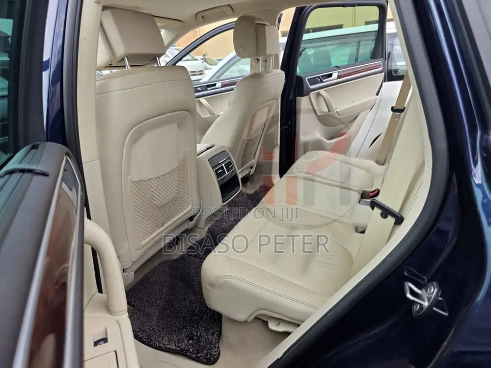 Volkswagen Touareg 2012 Blue