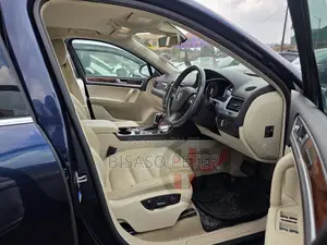 Volkswagen Touareg 2012 Blue