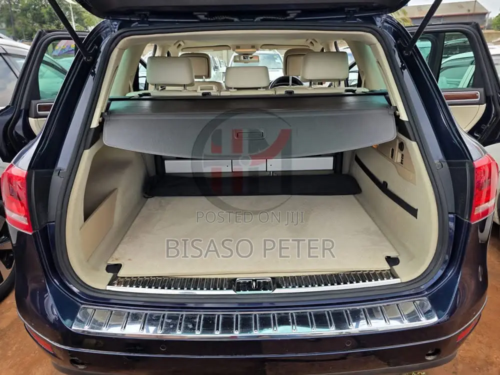 Volkswagen Touareg 2012 Blue