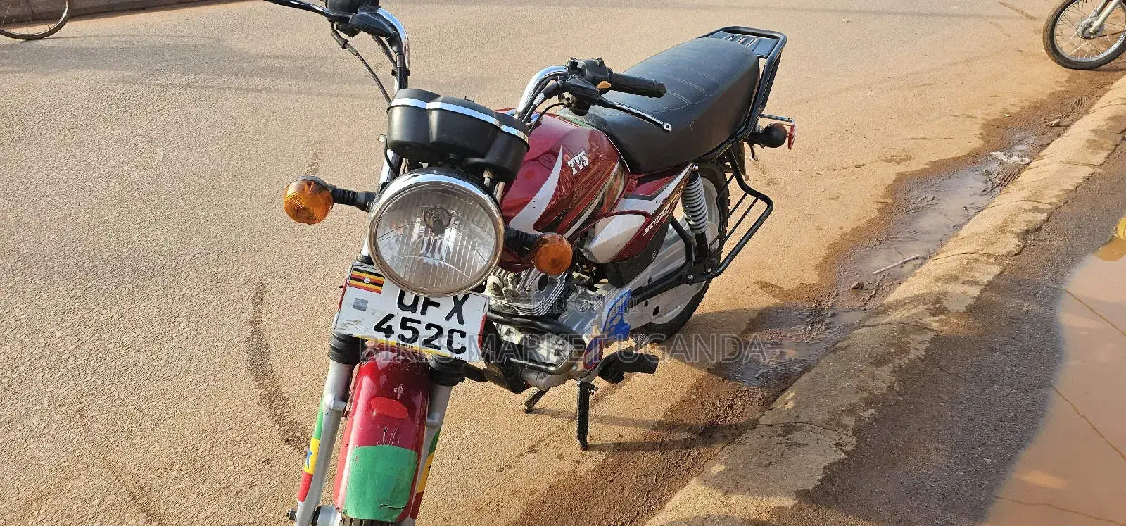 TVS HLX 125 2022 Red