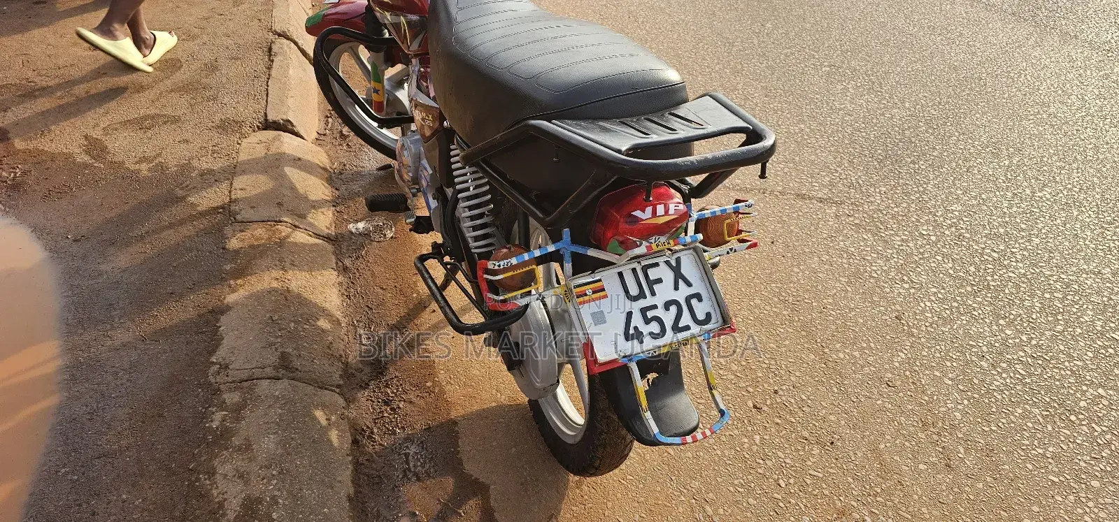 TVS HLX 125 2022 Red