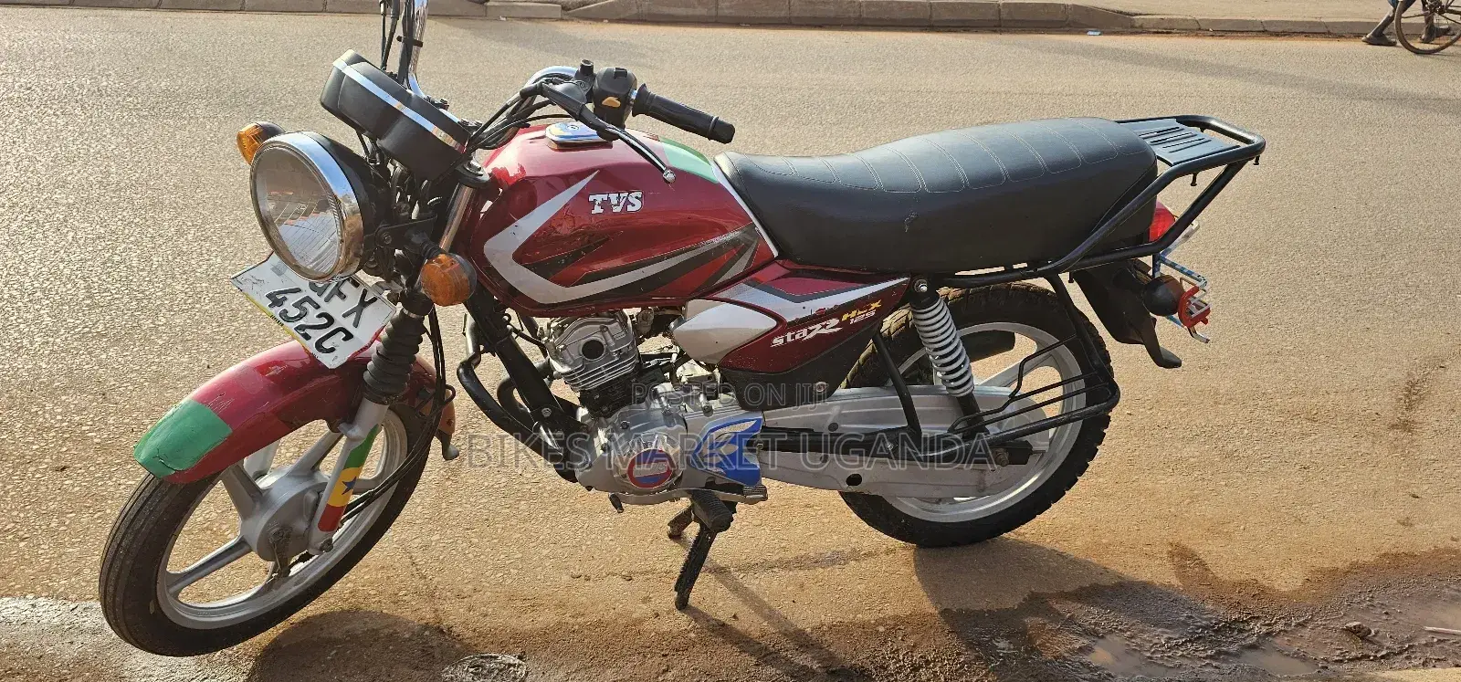 TVS HLX 125 2022 Red