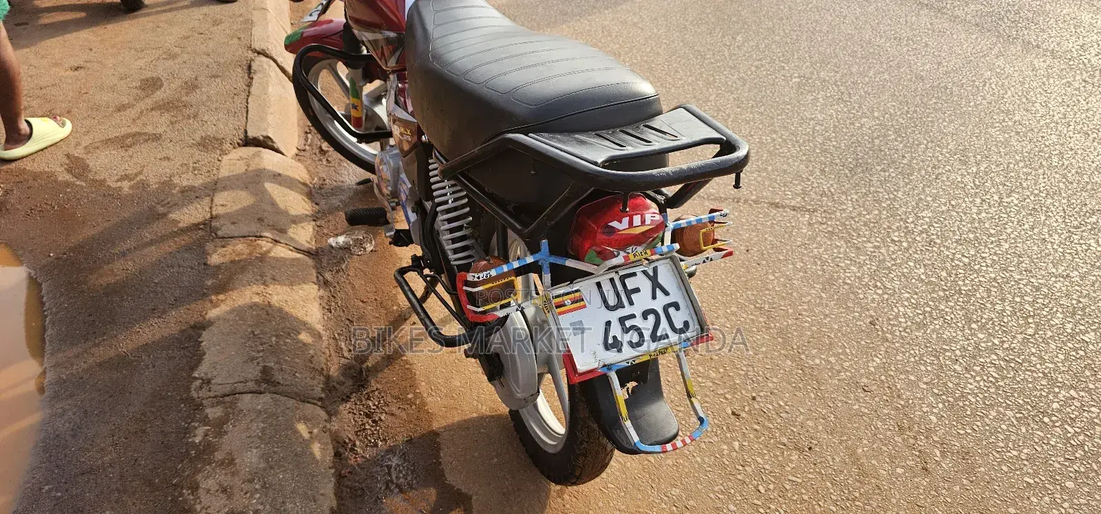 TVS HLX 125 2022 Red