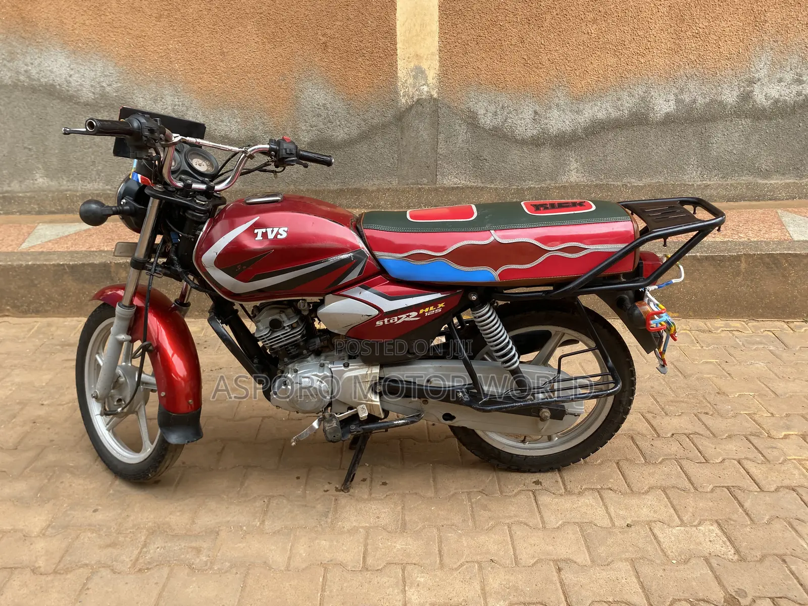 TVS HLX 125 2023 Red