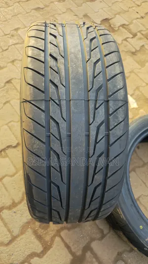 285/45r22 Lexus Sport Tyrez