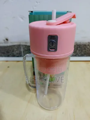 Portable Straw-type Juicing Cup.