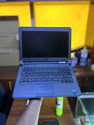 Laptop Dell Latitude 13 3340 8GB Intel Celeron HDD+SSD 500GB