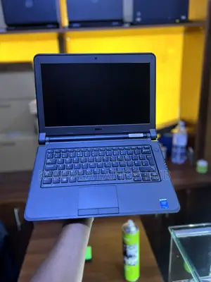 Laptop Dell Latitude 13 3340 8GB Intel Celeron HDD+SSD 500GB
