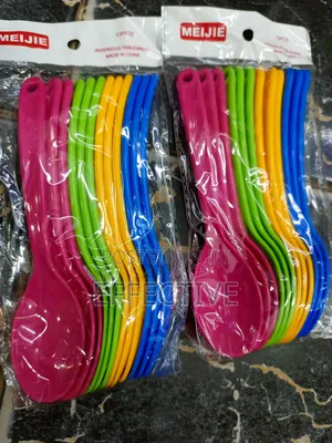 Meijie 12-Piece Ingenious Tableware Plastic Spoons.