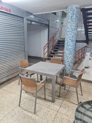 Sled Base Outdoor/ Indoor Plastic Chairs and Table for Dining