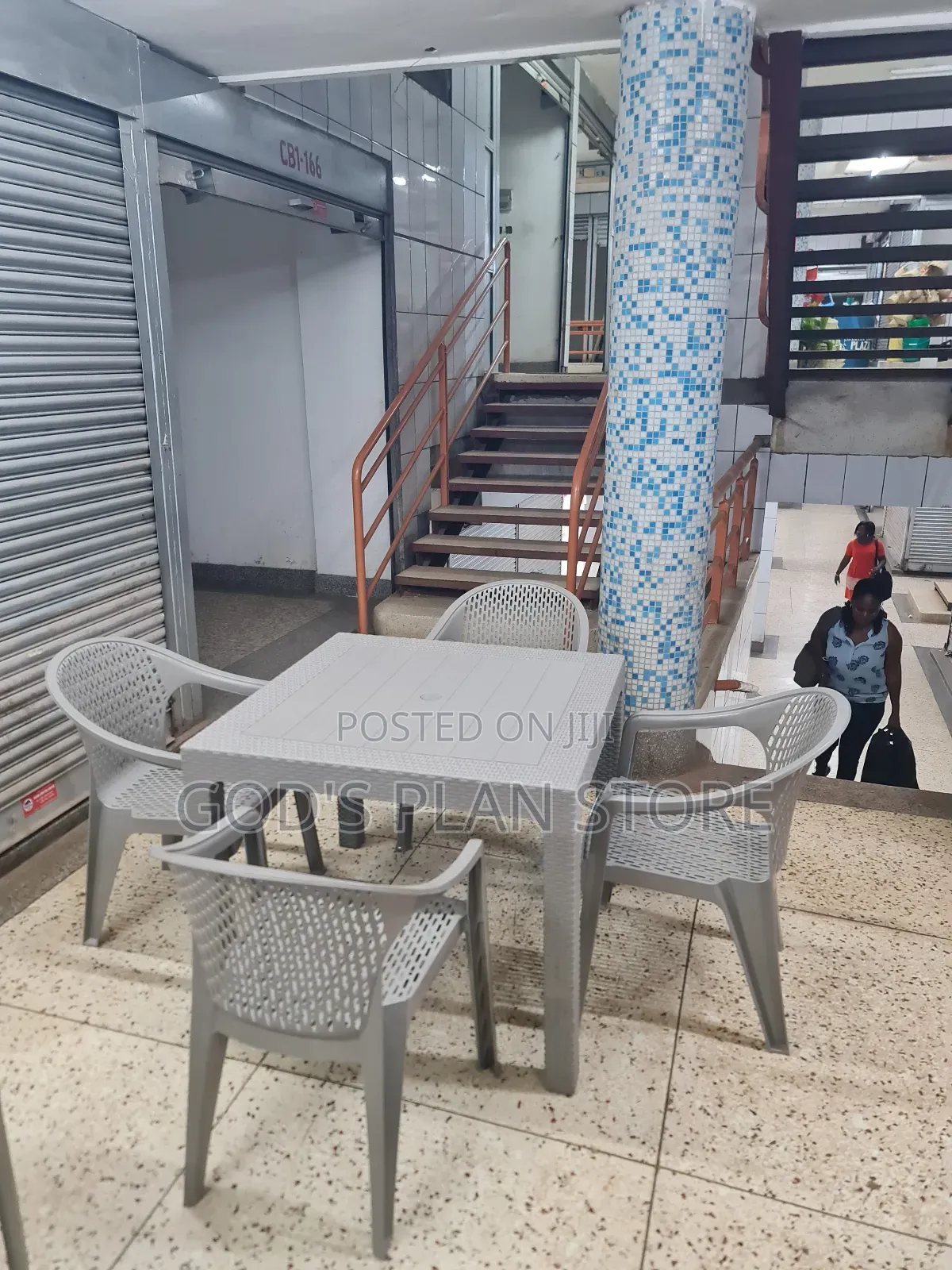Ambra Plastic Table and Chairs Set for Restaurant and Hotel