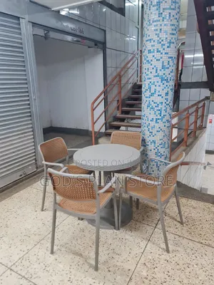 Bow Foot Plastic Table and Chairs Plastic Table and Chairs