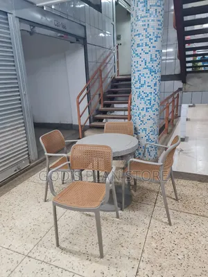 Bow Foot Plastic Table and Chairs Plastic Table and Chairs