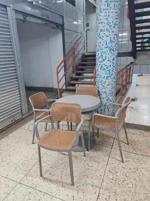 Bow Foot Plastic Table and Chairs Plastic Table and Chairs