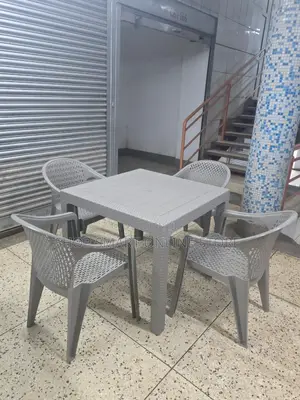 HPC Plastic Table and Chairs Plastic Table and Chairs