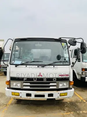 Mitsubishi Fuso Truck 1990 White