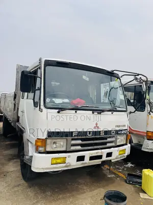 Mitsubishi Fuso 1988 White