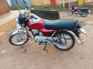 Bajaj Boxer 100 2025 Red
