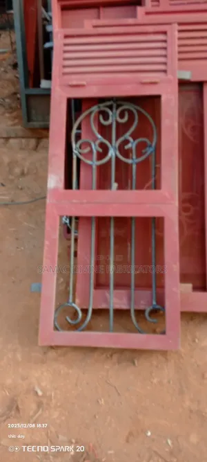 French/Projected Window