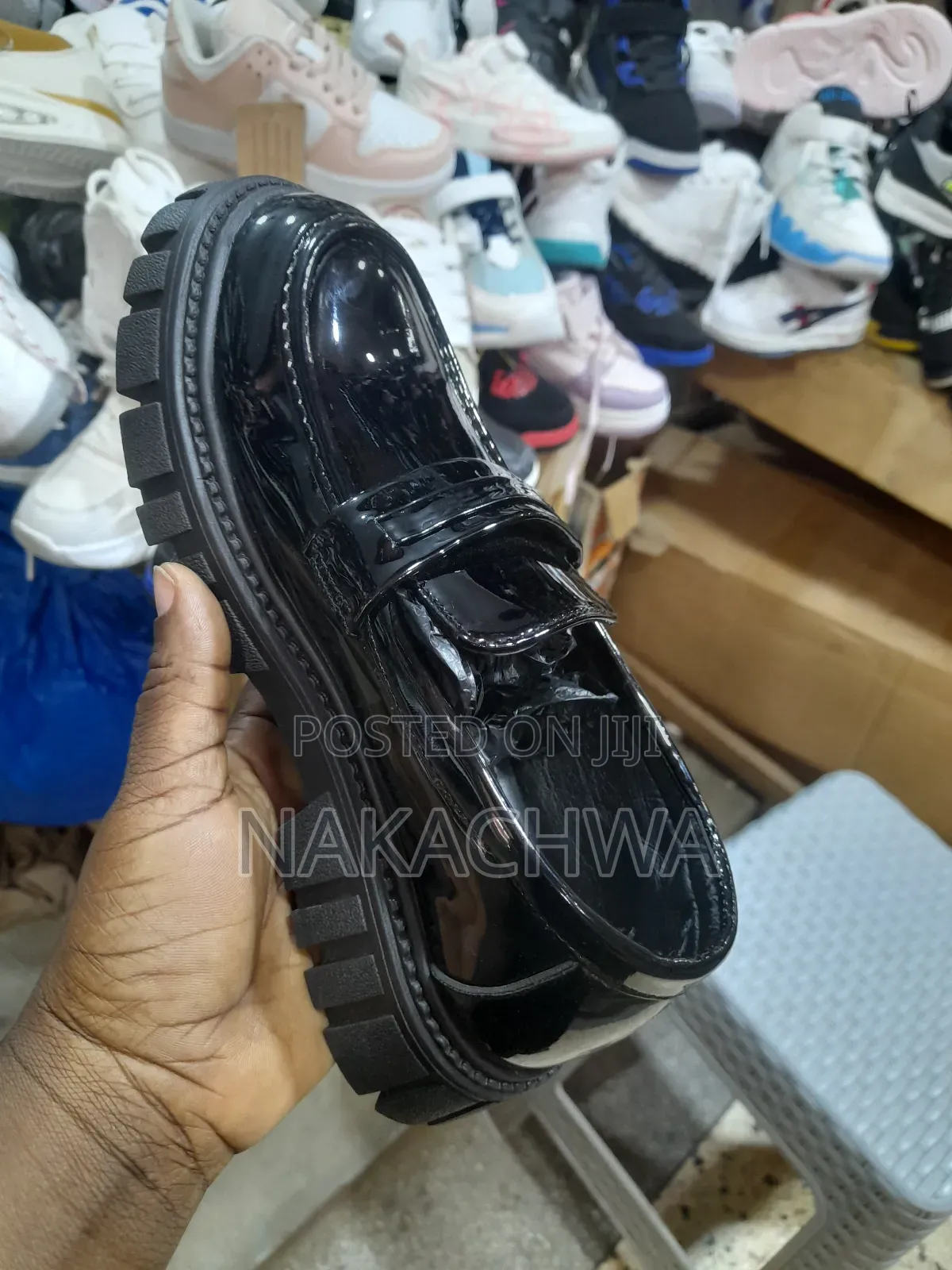 Its Agood Nlack Shoes
