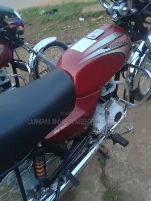 Bajaj Boxer 100 2025 Red