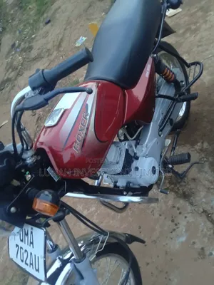 Bajaj Boxer 100 2025 Red