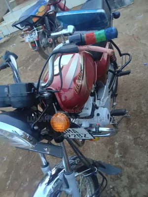 Bajaj Boxer 2025 Red