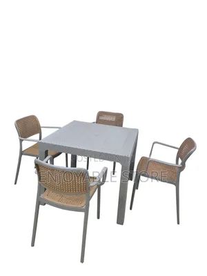 Bow Footed Plastic Table and Chairs Plastic Table and Chairs