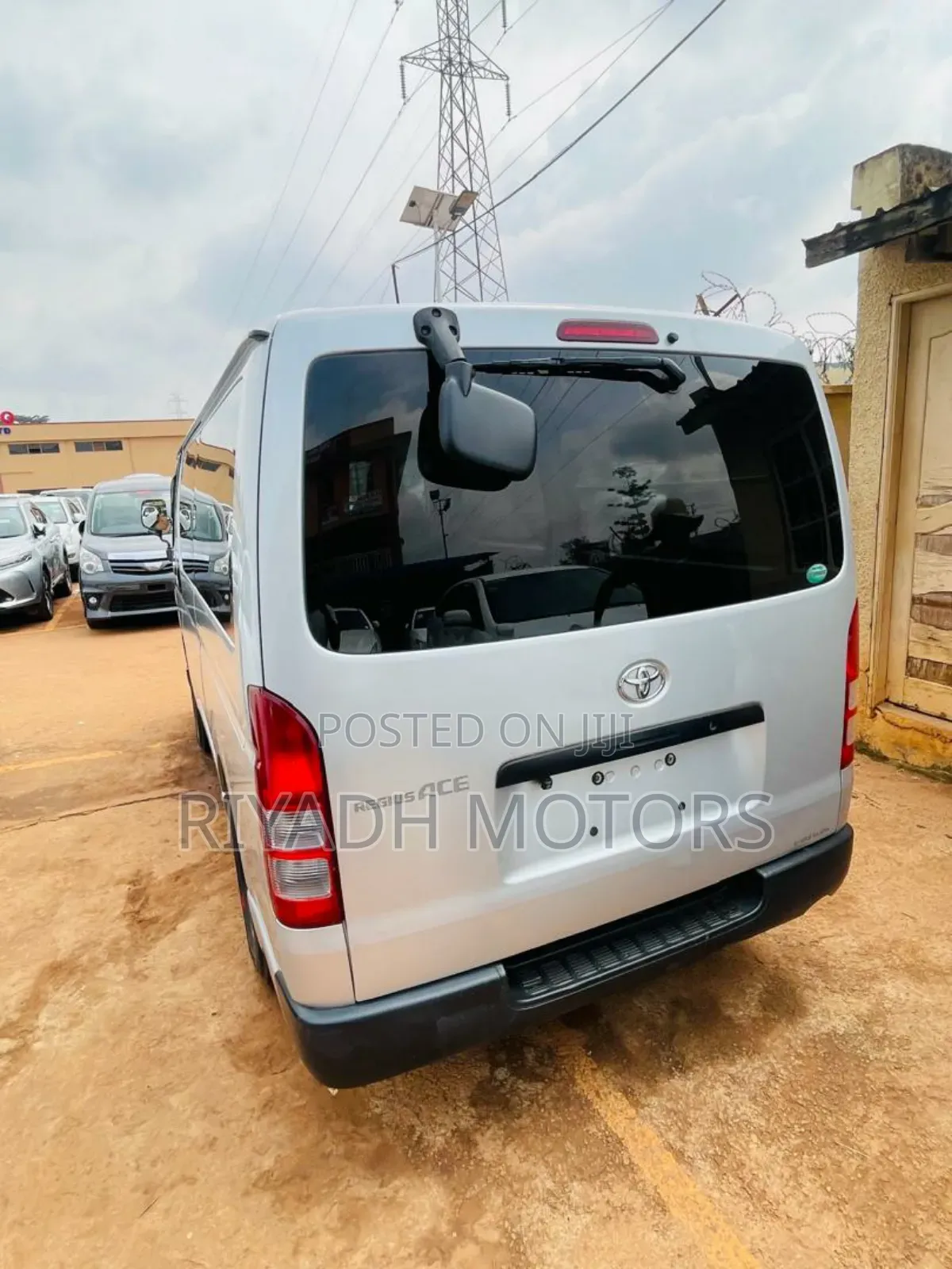 Toyota HiAce 2014 Silver