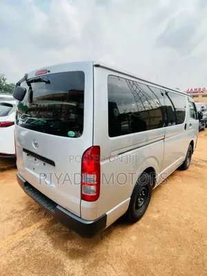 Toyota HiAce 2014 Silver