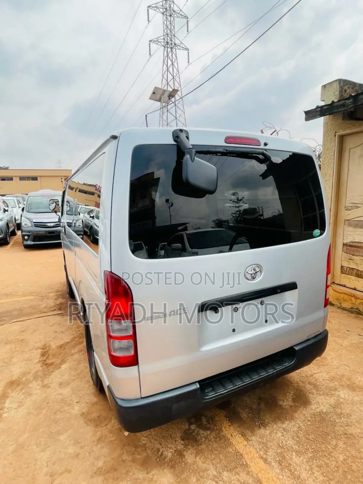 Toyota HiAce 2014 Silver